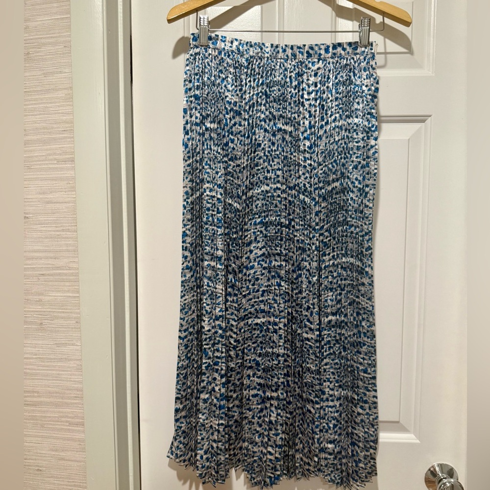 HUNTER BELL NWT! Piper Pleated Blue Silver Skirt. Size 2. Pockets. 34” long.